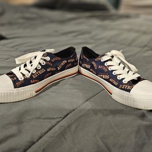 Astros size 6 tennis shoes